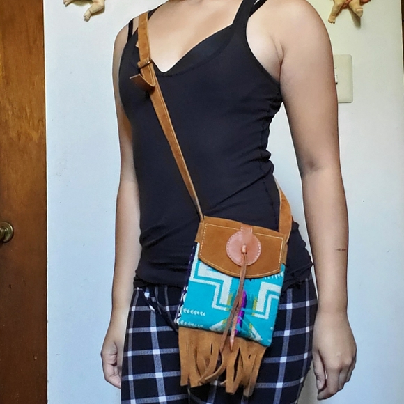 🚫SOLD🚫Southwestern suede fringe crossbody bag - Picture 4 of 4